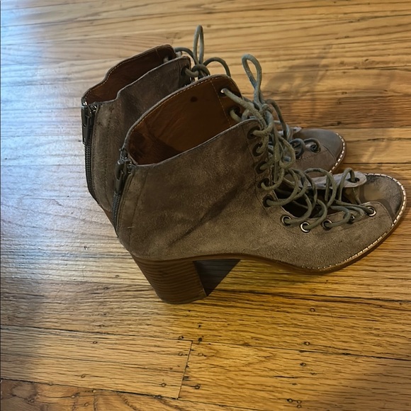 Jeffrey Campbell Green Tan Lace Up Boots with Suede Finish - Picture 4 of 5